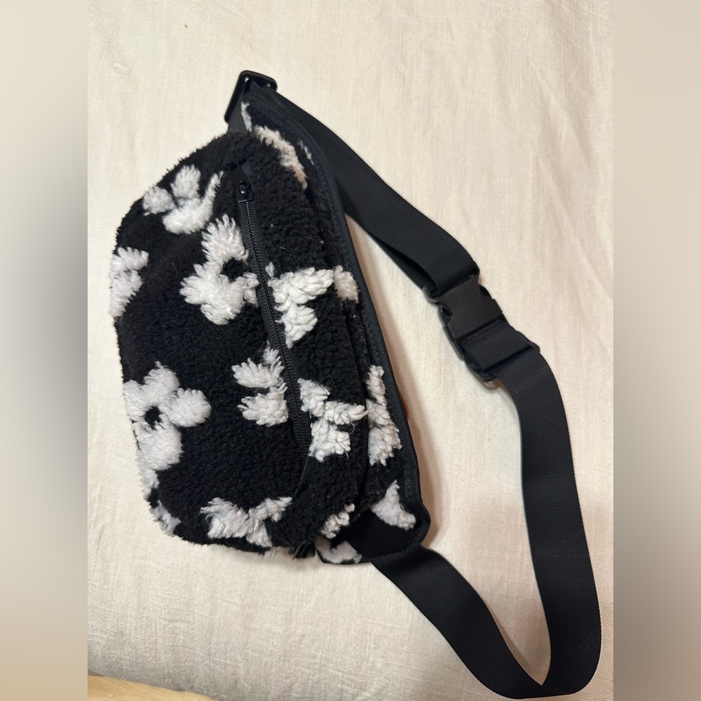 Fluffy crossbody bag